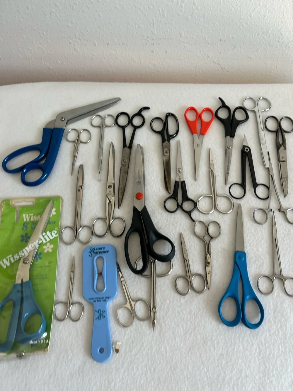 25 Vintage Scissors Sewing Crafts Embroidery Pinking LOT USA England Taiwan